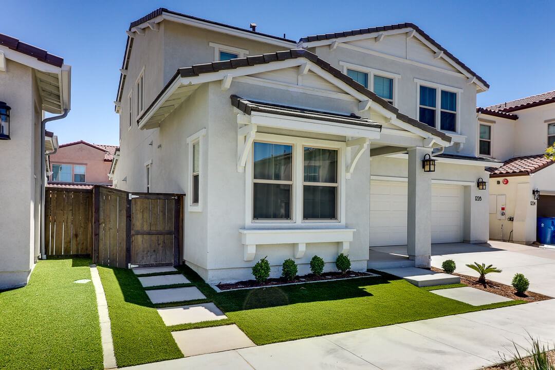 Landscape with Artificial Turf and Stepping Stones Chula Vista