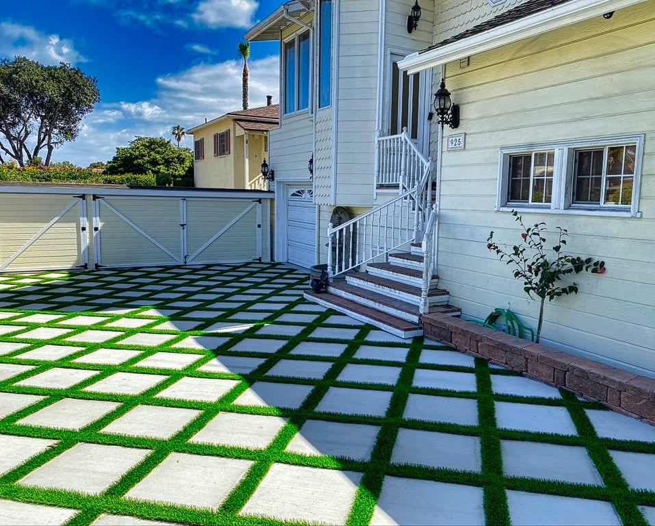 San Diego Courtyard Turf and Concrete 92106